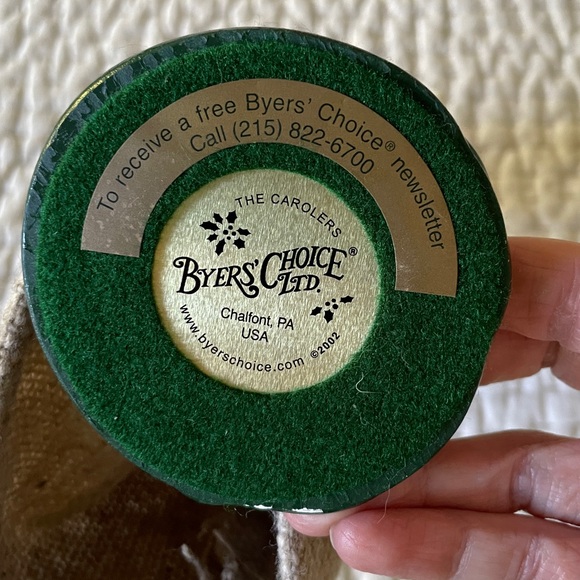 Byers’ Choice 2002 Caroler woman with basket greens spots of rust - Picture 4 of 6